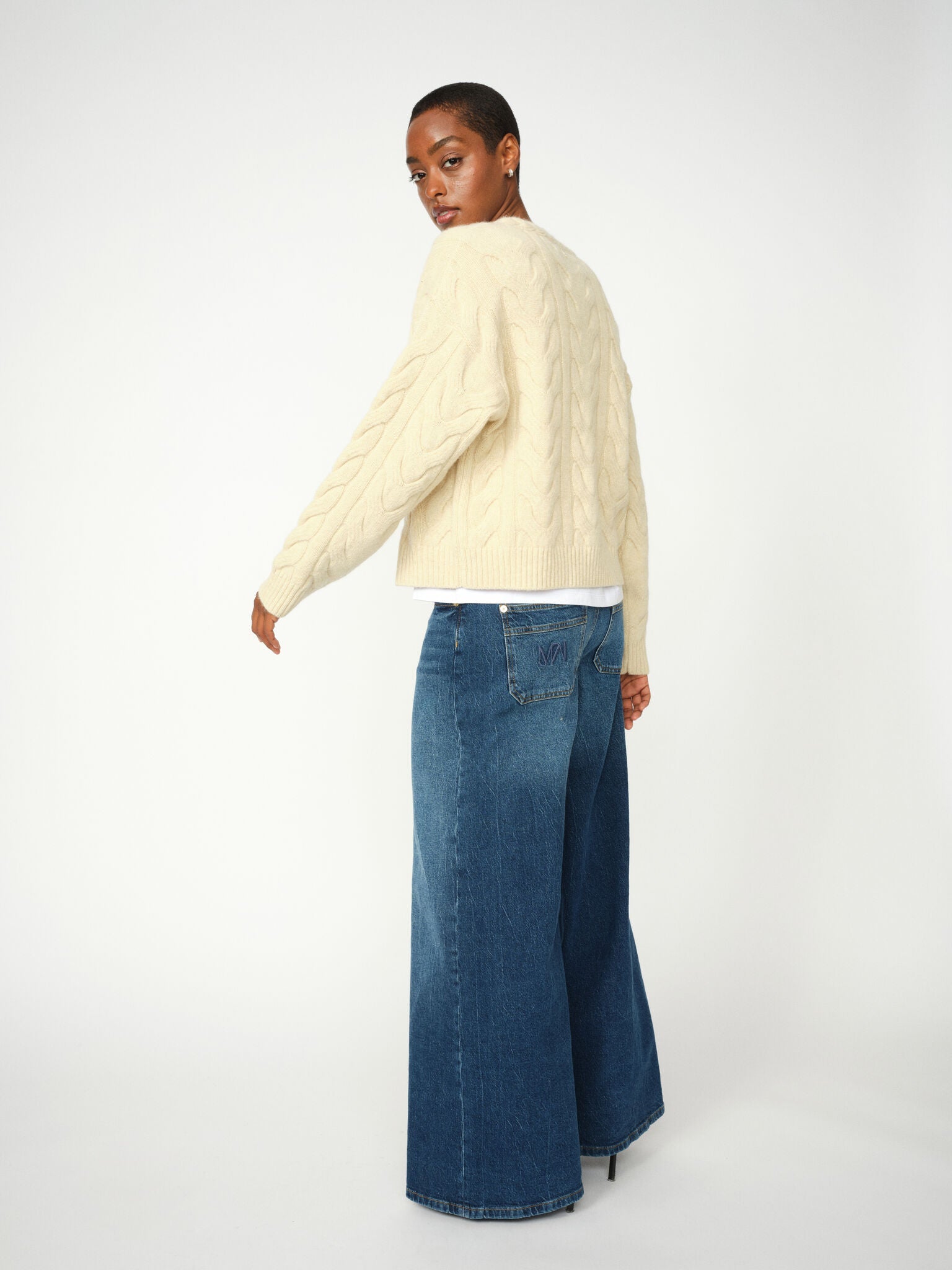 Modelshot / Dark Blue / Detail